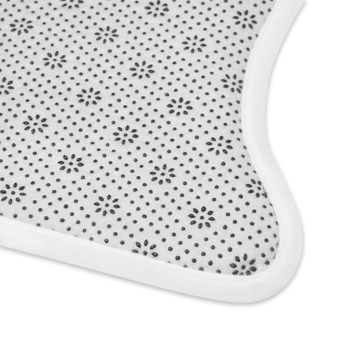 Close-up of the feeding mat's anti-slip dotted backing